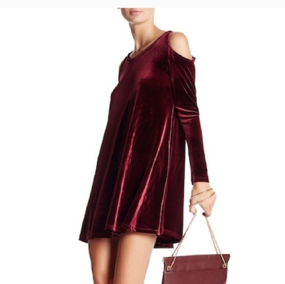 Vanity room velvet cold‎ shoulder dress